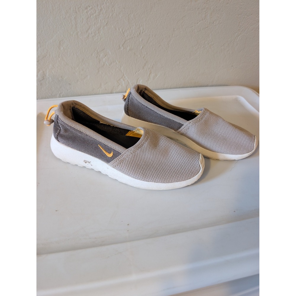 Nike womens slip on sneakers Gray Lightweight Casual Athletic Shoes sz 8